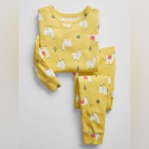Baby Gap Long Sleeve Yellow Llama Print Organic Cotton Pajama Set. 6-12 Months.